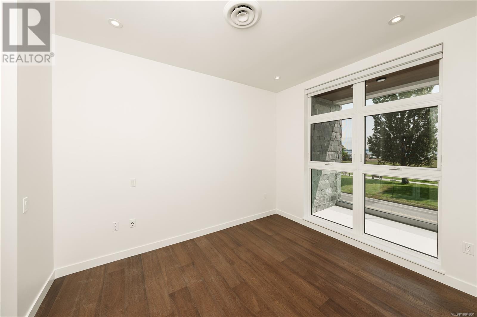 204 9570 Fifth Street, Sidney