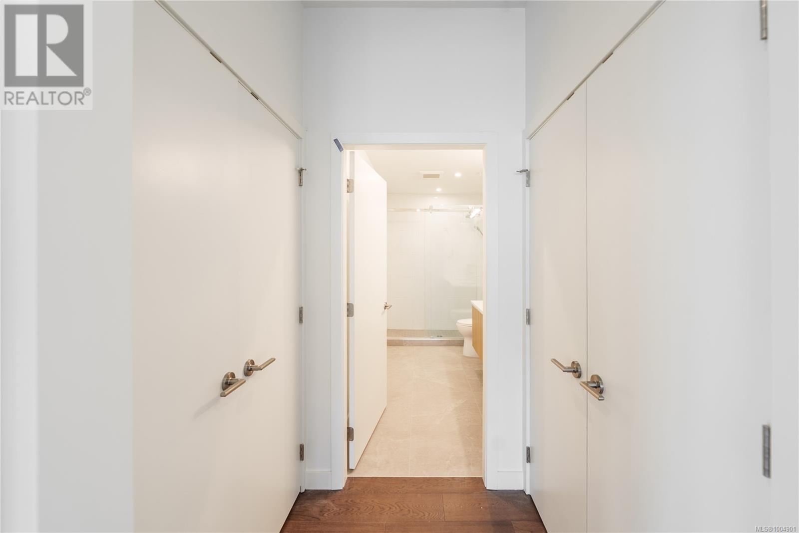 204 9570 Fifth Street, Sidney