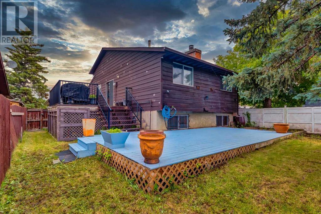 91 Castleridge Crescent NE, Calgary, Alberta