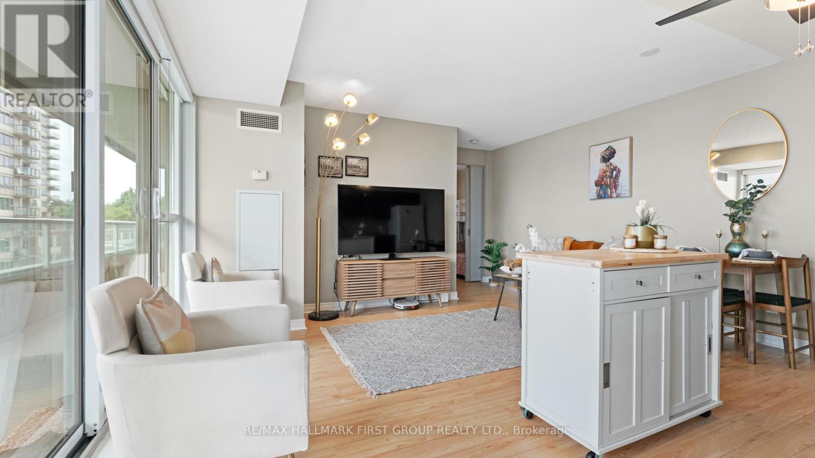 Photo 17 of 405 70 Town Centre Court, Toronto ON
