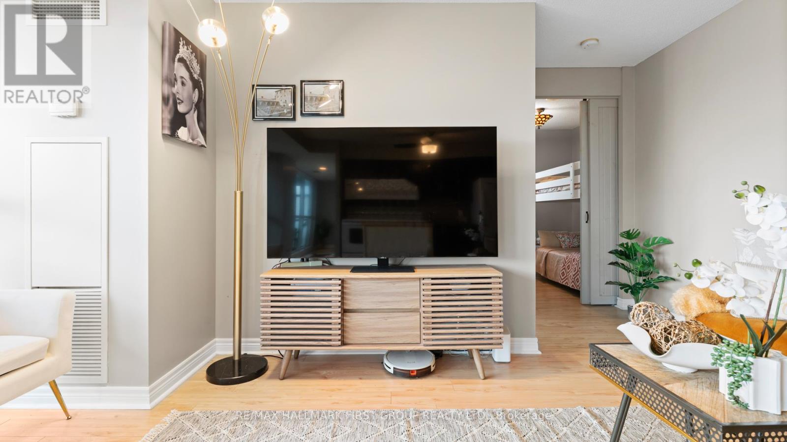 Photo 25 of 405 70 Town Centre Court, Toronto ON