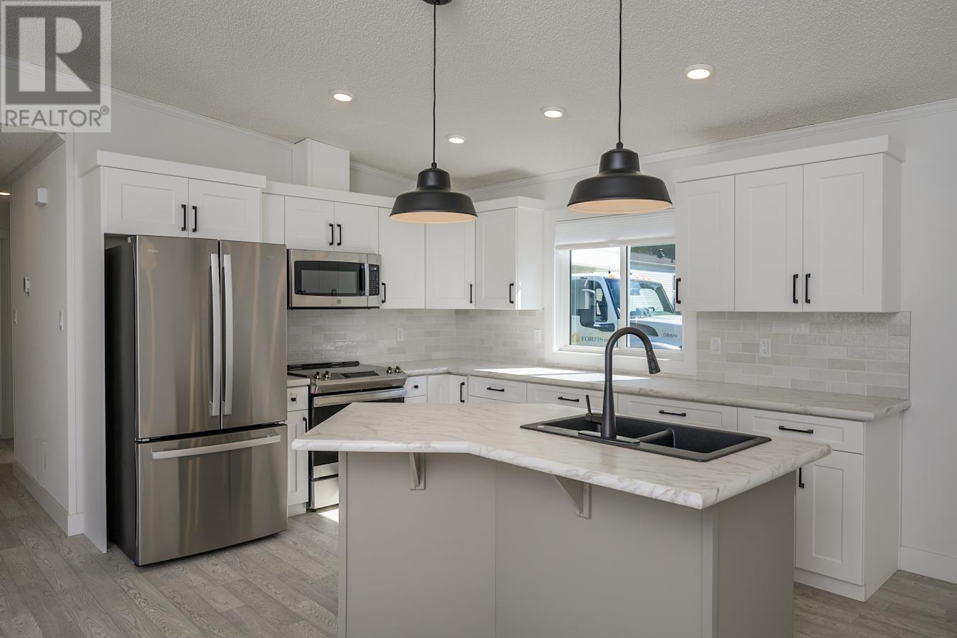 Photo 2 of 11 5164 Hart Highway, Prince George BC