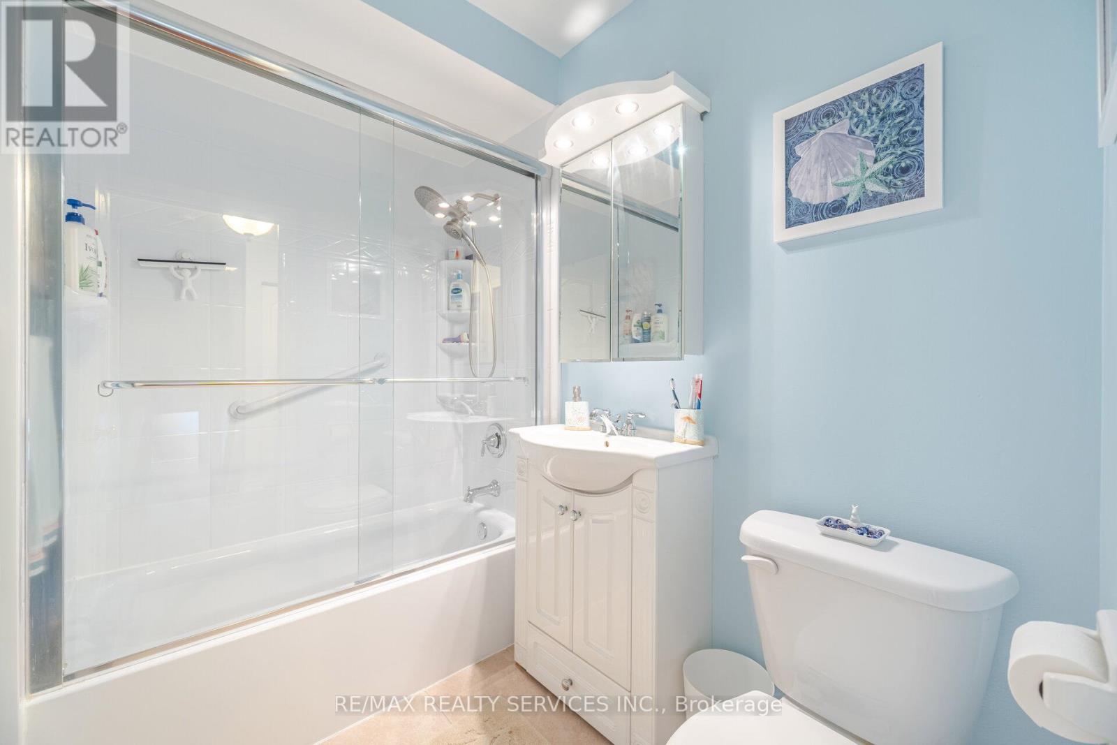 Photo 12 of 5 Danesbury Crescent, Brampton ON
