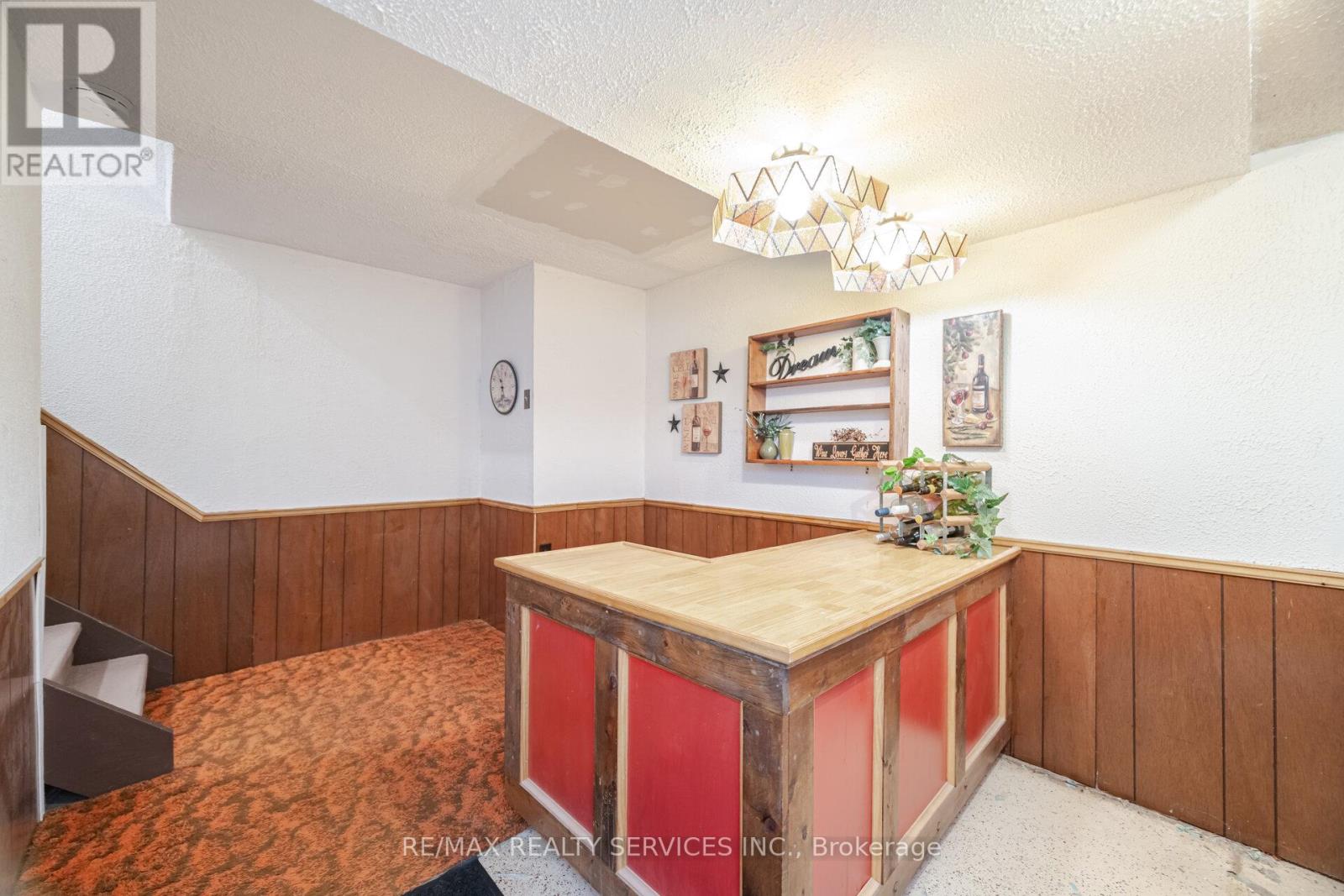 Photo 13 of 5 Danesbury Crescent, Brampton ON