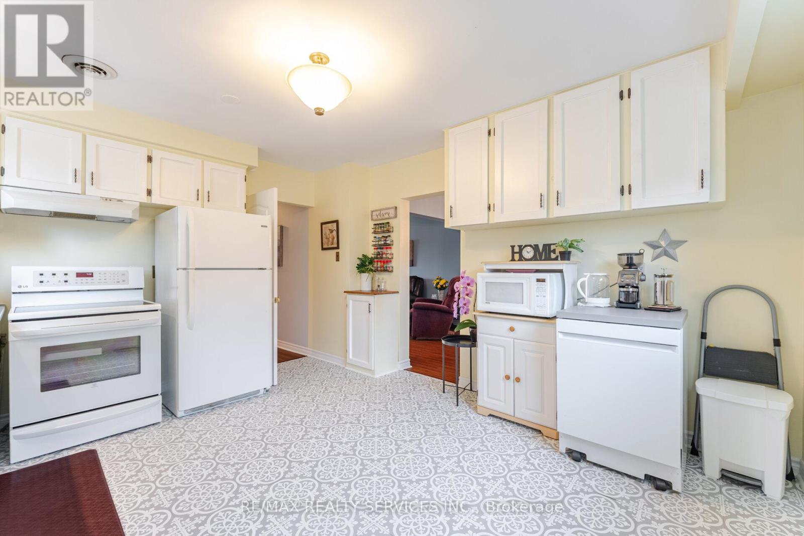 Photo 6 of 5 Danesbury Crescent, Brampton ON