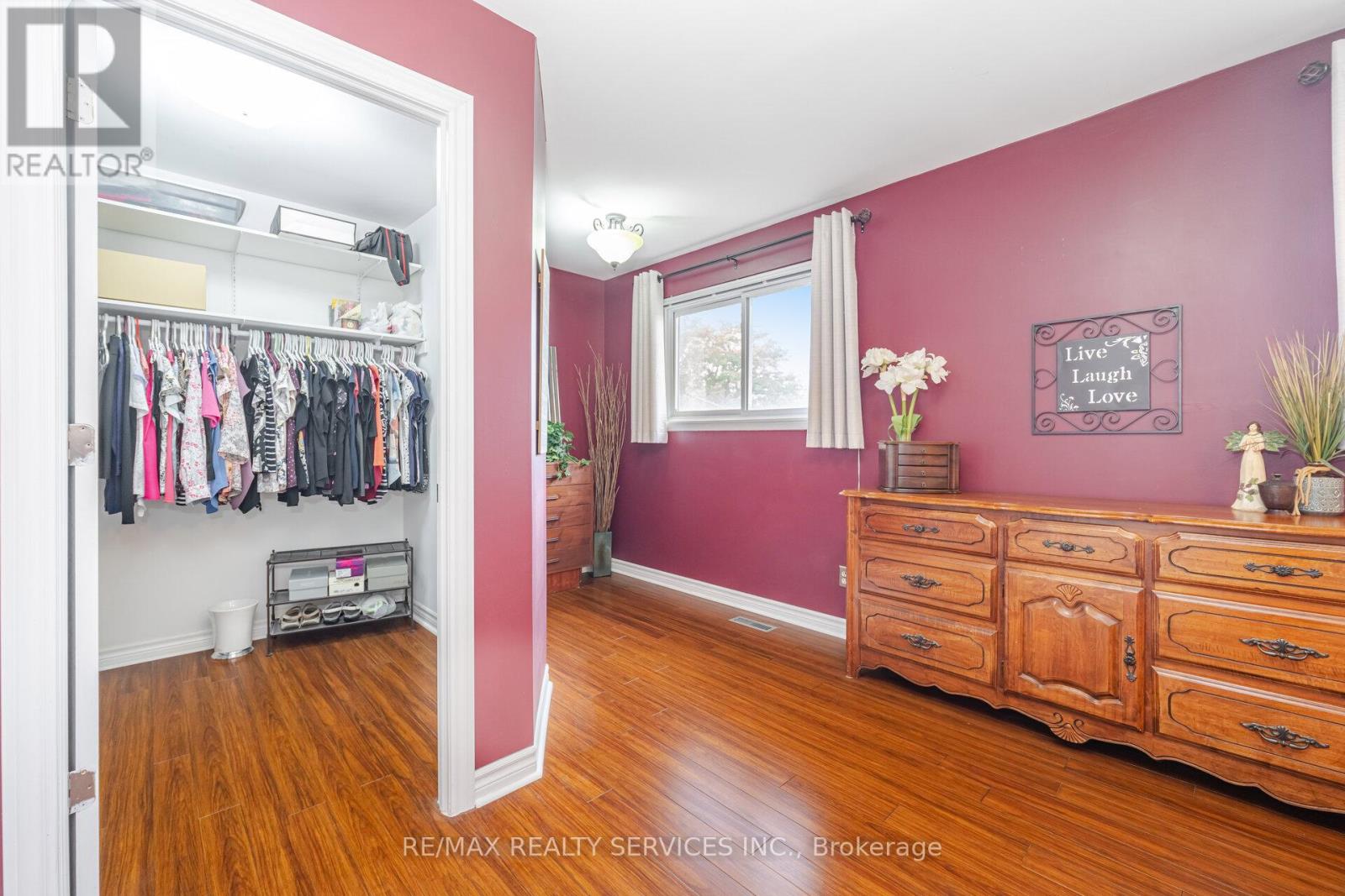 Photo 9 of 5 Danesbury Crescent, Brampton ON
