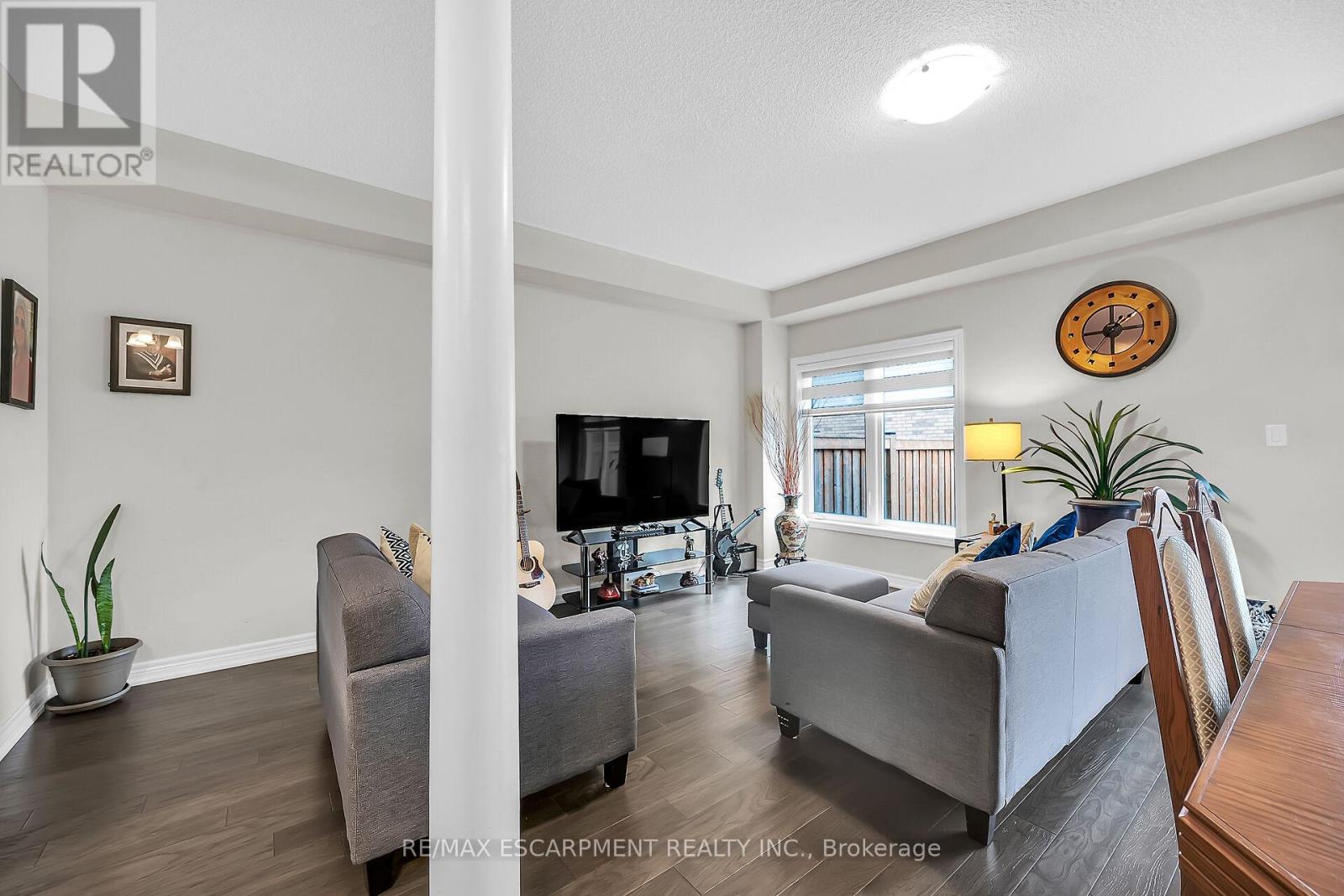 Photo 4 of 55 Rockledge Drive, Hamilton ON