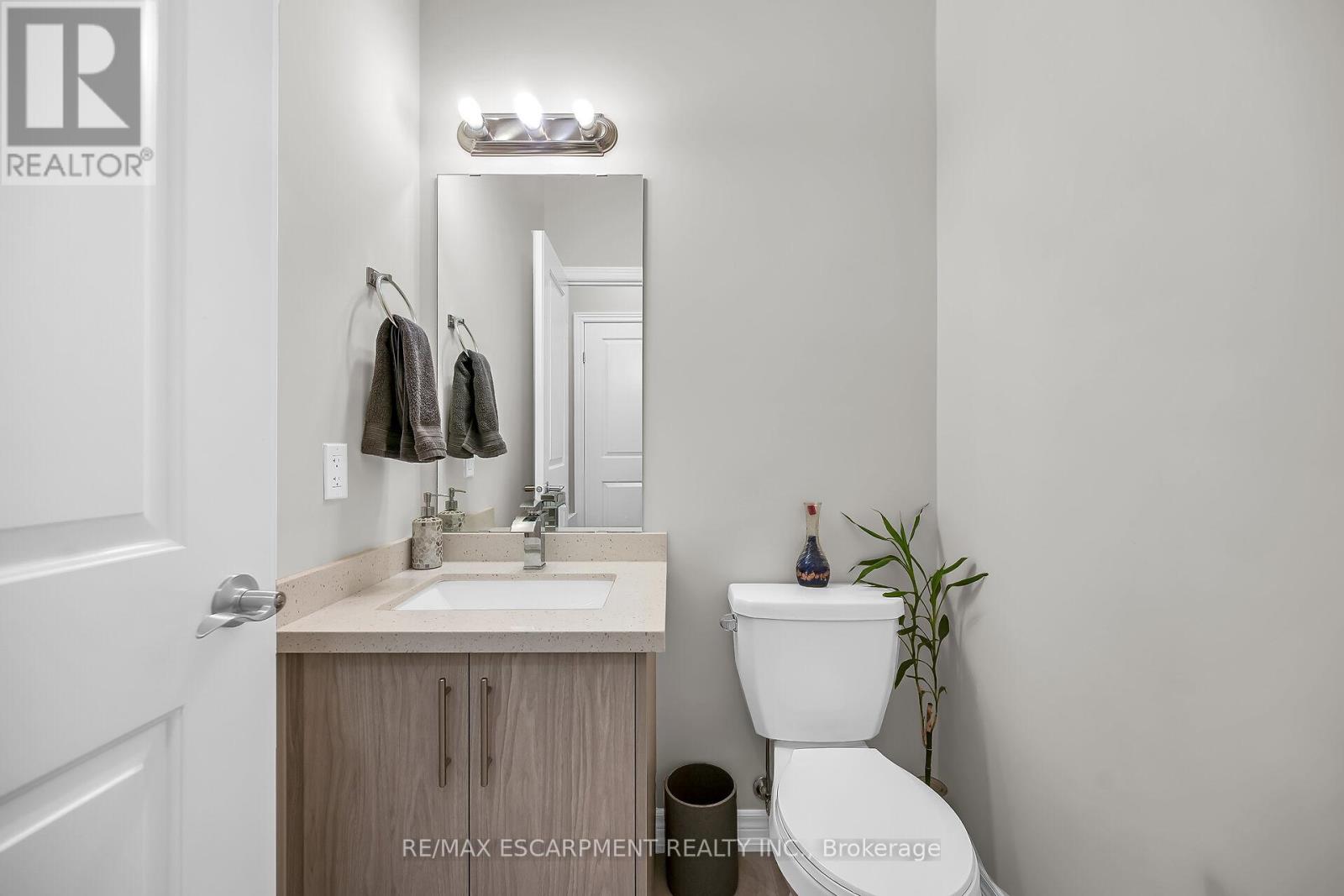Photo 39 of 55 Rockledge Drive, Hamilton ON
