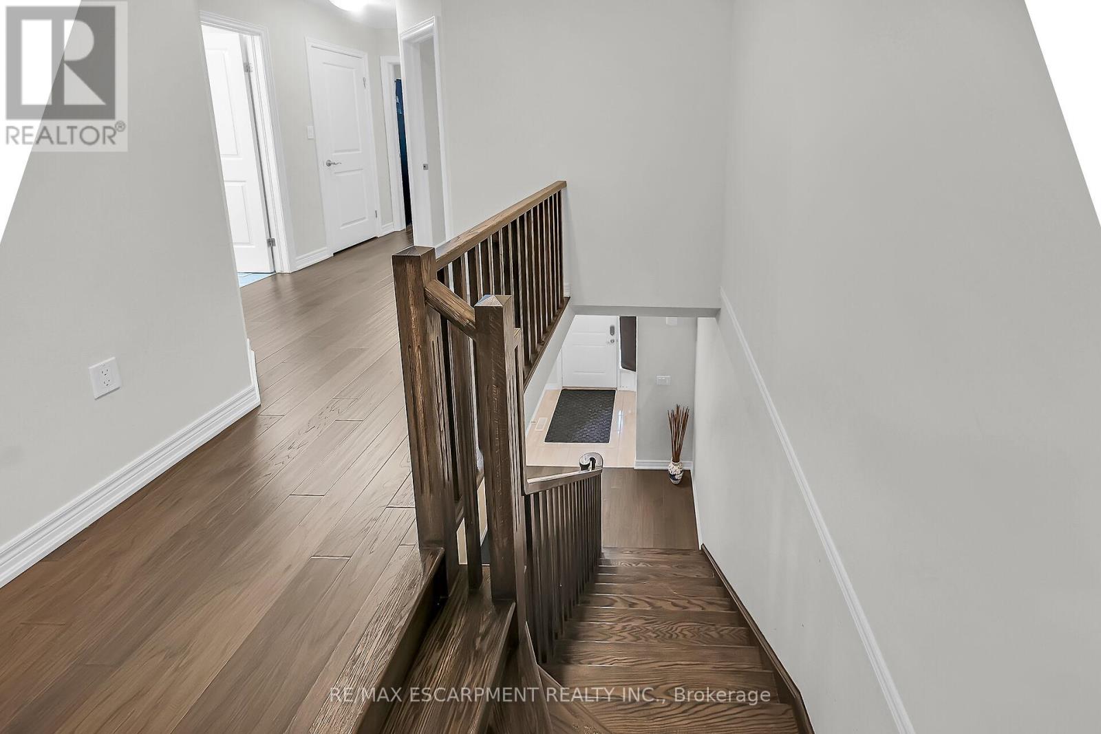 Photo 15 of 55 Rockledge Drive, Hamilton ON