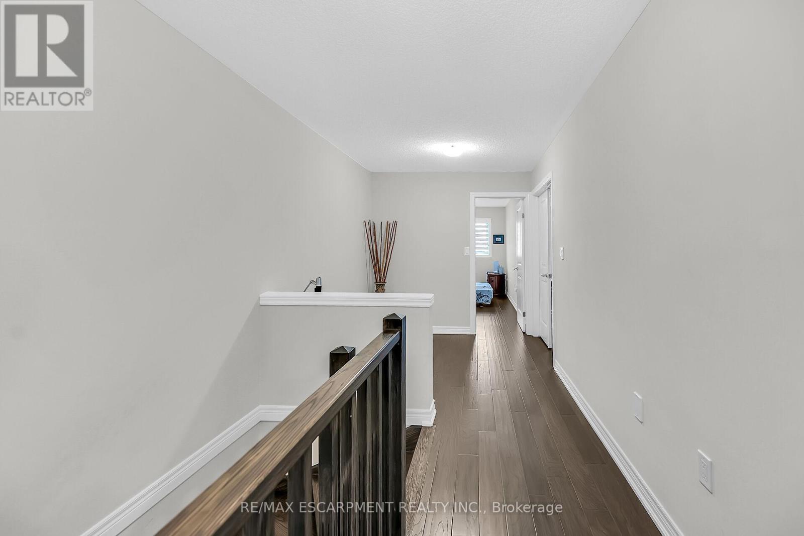Photo 11 of 55 Rockledge Drive, Hamilton ON
