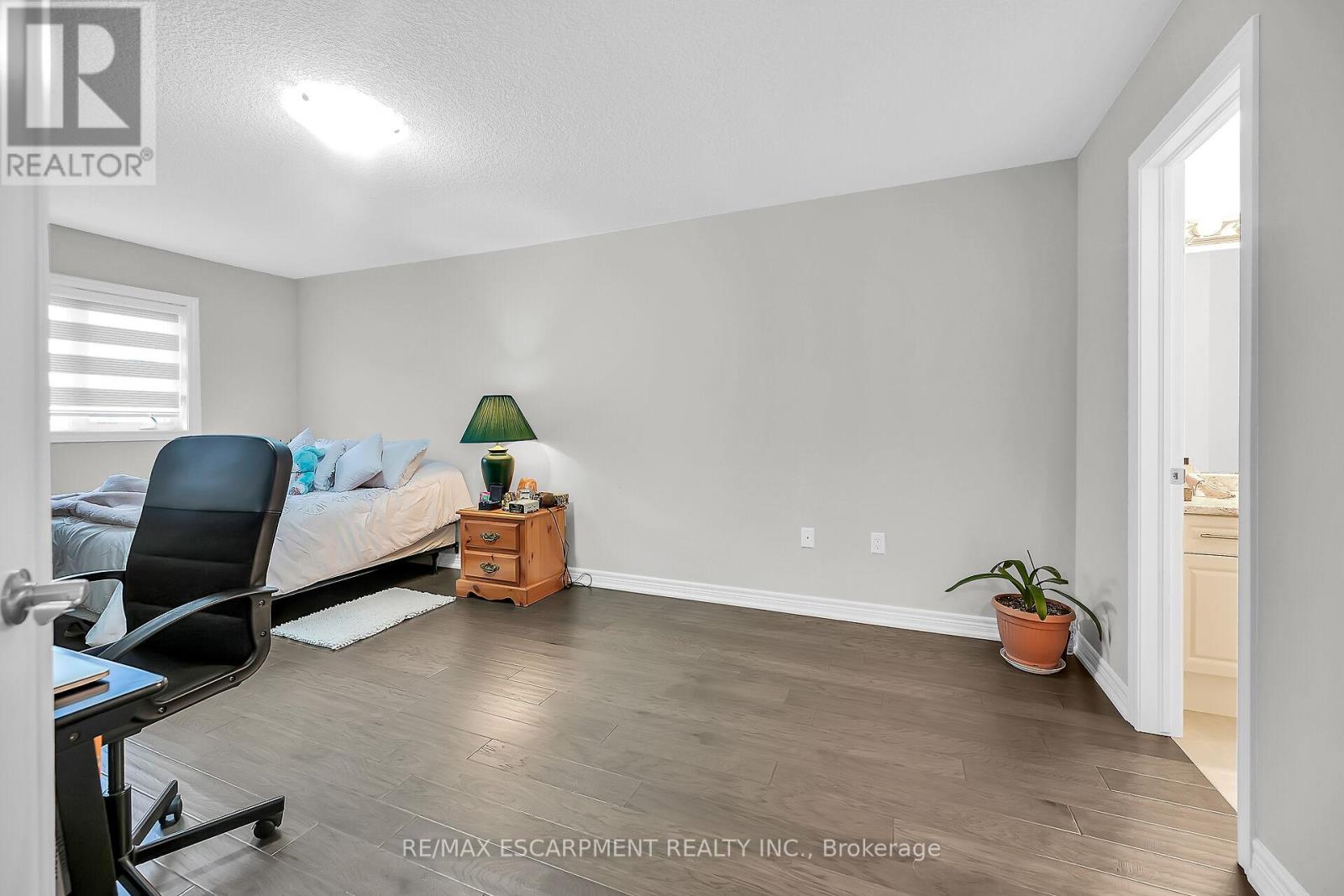 Photo 18 of 55 Rockledge Drive, Hamilton ON