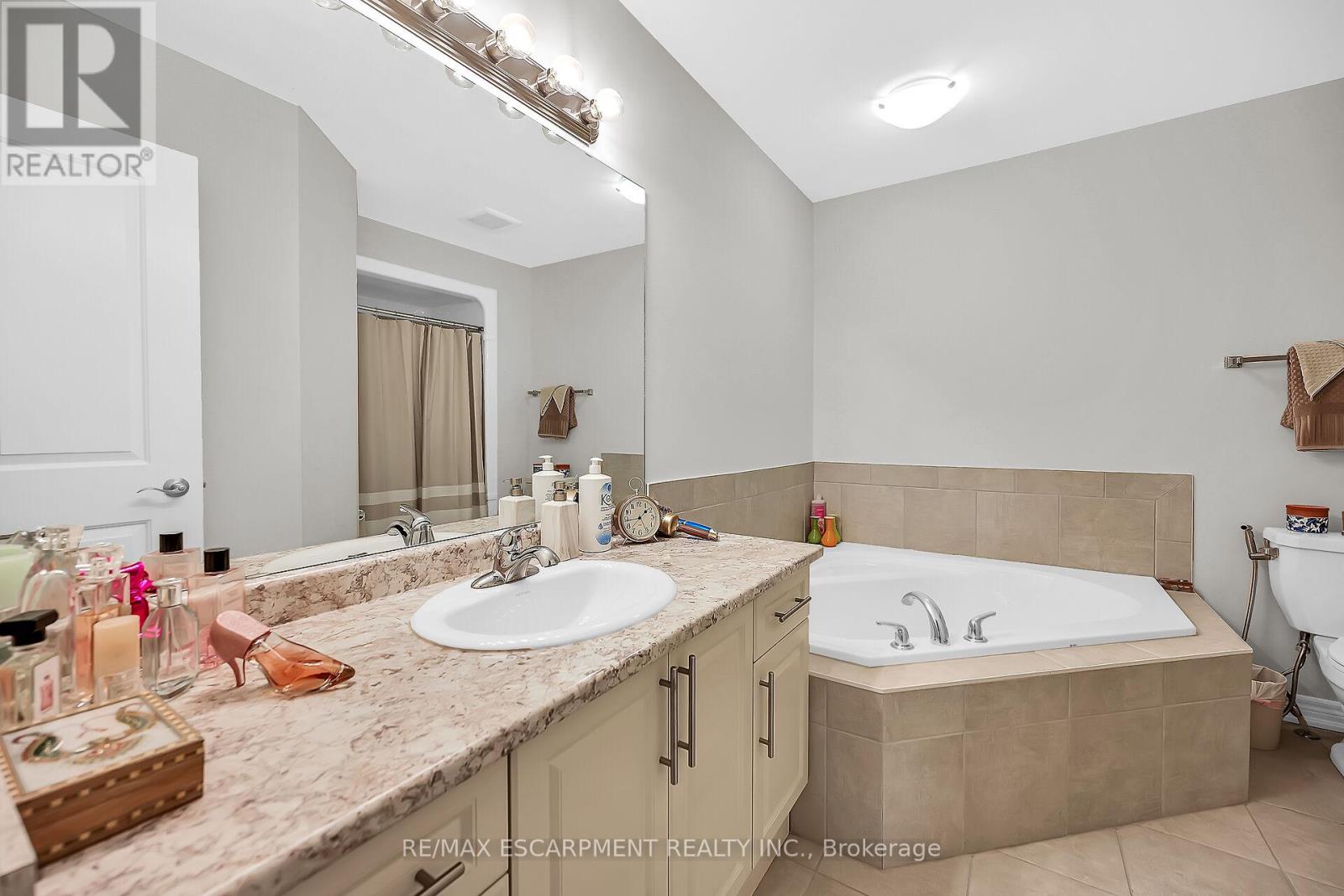 Photo 19 of 55 Rockledge Drive, Hamilton ON