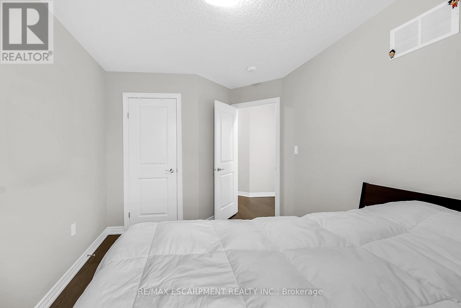 Photo 32 of 55 Rockledge Drive, Hamilton ON