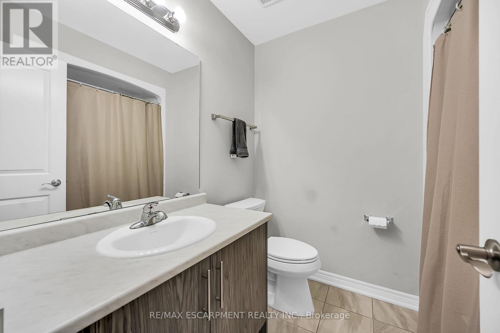 Photo 13 of 55 Rockledge Drive, Hamilton ON