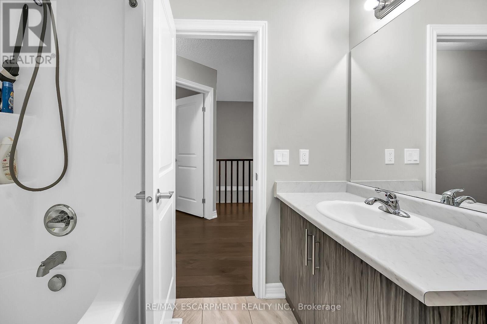 Photo 5 of 55 Rockledge Drive, Hamilton ON