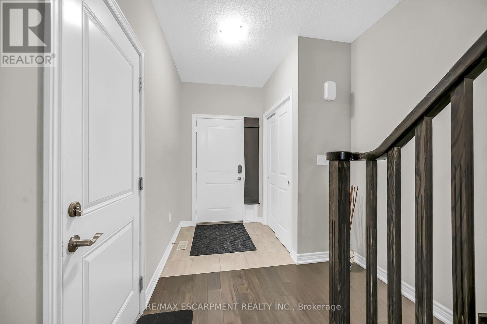 Photo 20 of 55 Rockledge Drive, Hamilton ON