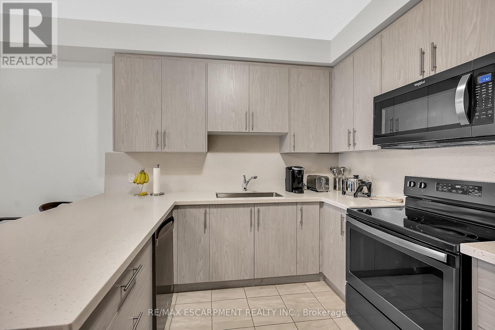 Photo 21 of 55 Rockledge Drive, Hamilton ON