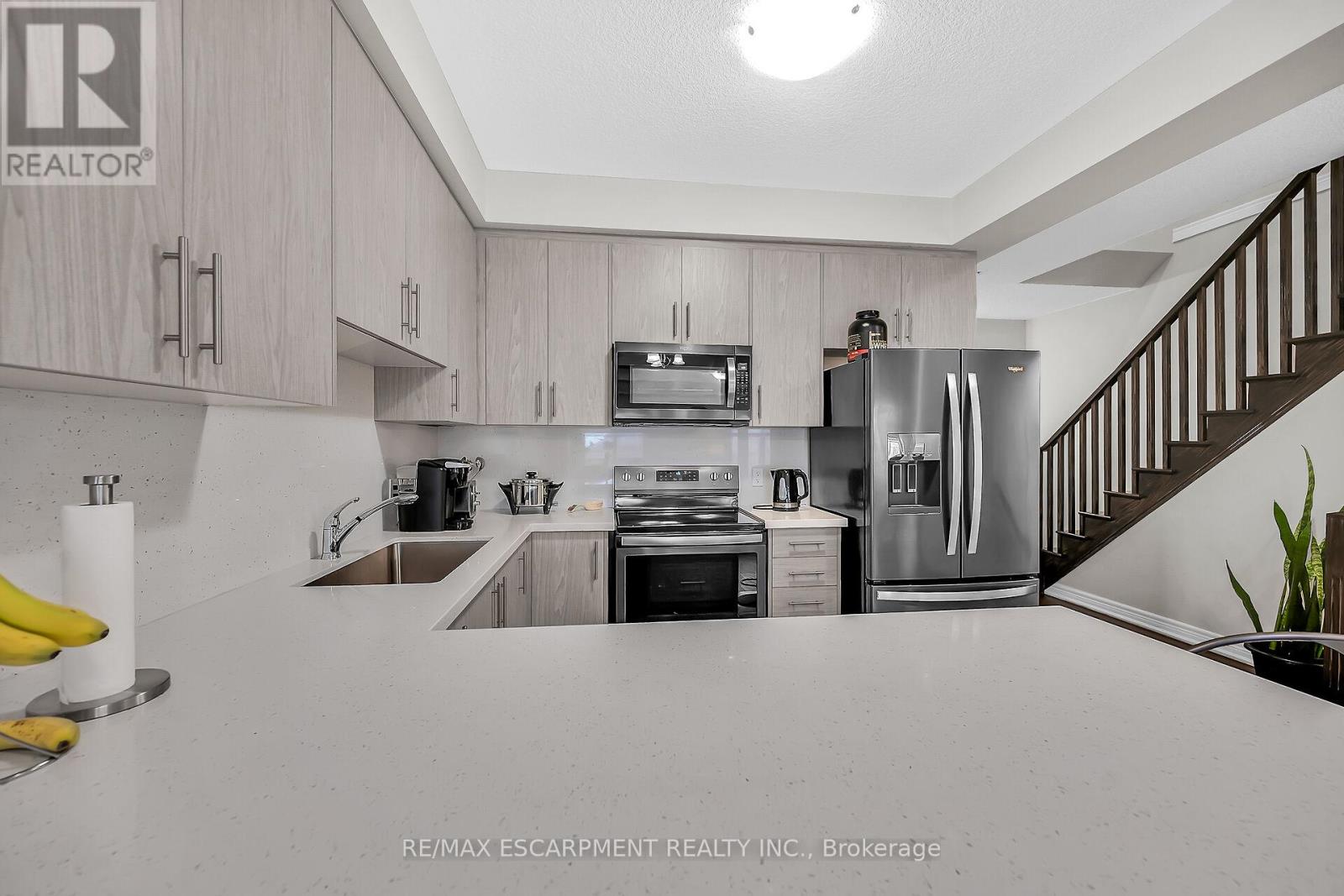 Photo 24 of 55 Rockledge Drive, Hamilton ON