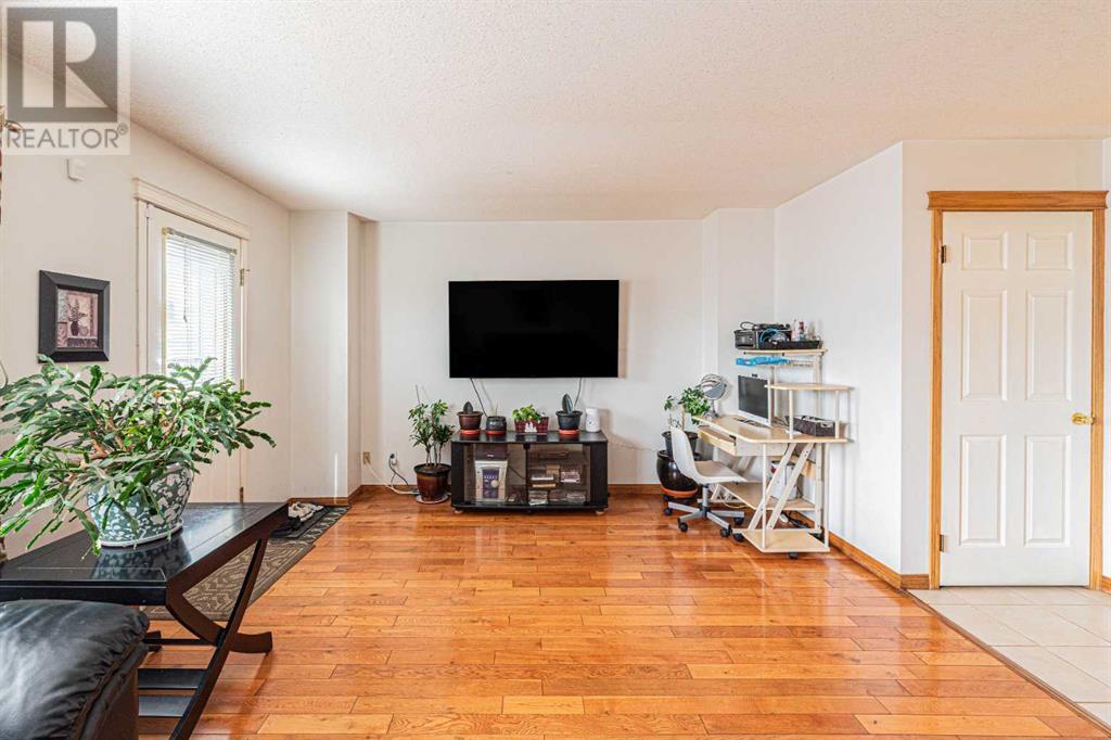 Single Family House for Sale in  Los Alamos Crescent NE Monterey Park Calgary 