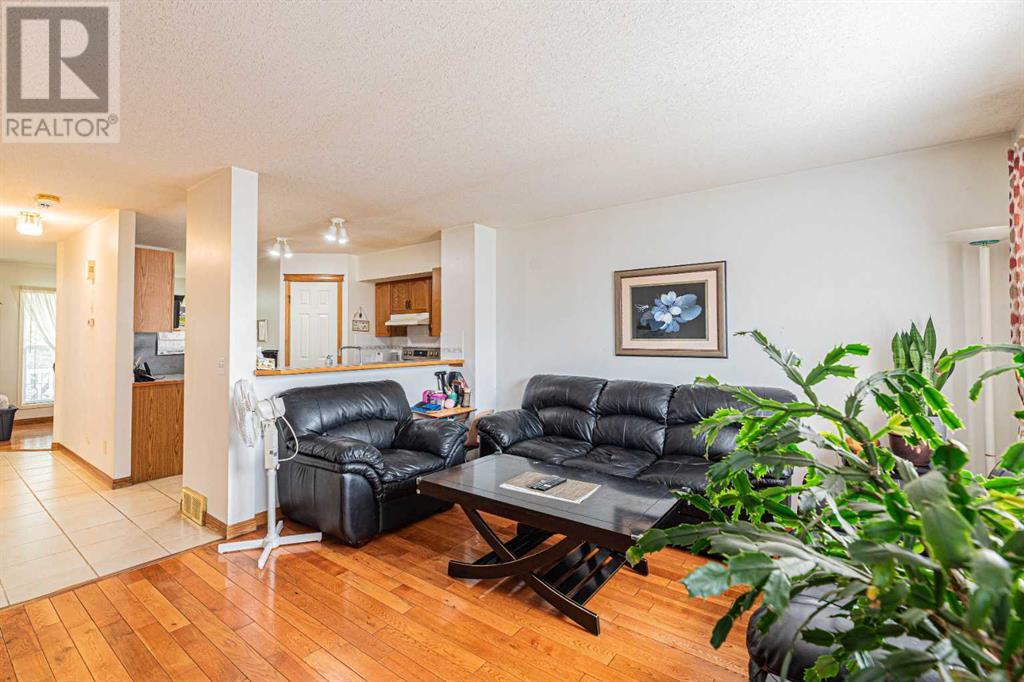 Single Family House for Sale in  Los Alamos Crescent NE Monterey Park Calgary 