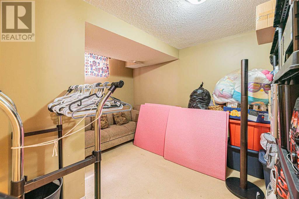 Single Family House for Sale in  Los Alamos Crescent NE Monterey Park Calgary 