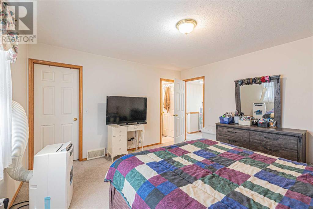 Single Family House for Sale in  Los Alamos Crescent NE Monterey Park Calgary 