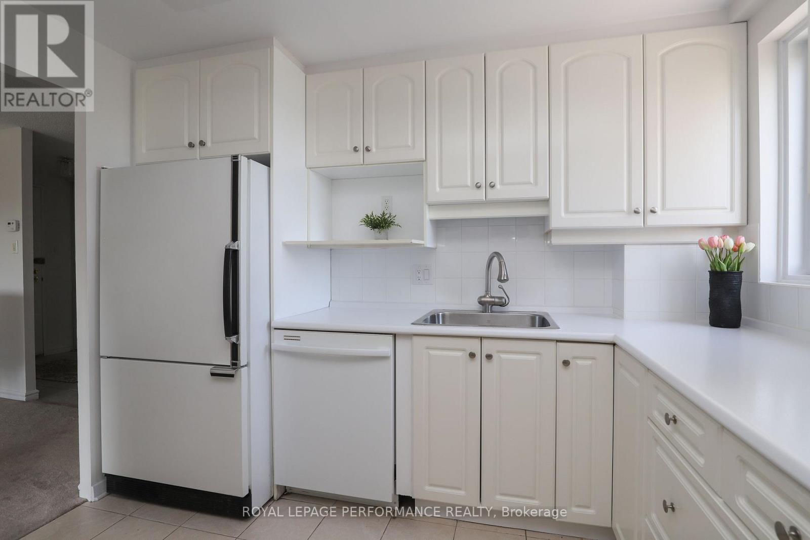 Photo 13 of 1002 1171 Ambleside Drive, Ottawa ON