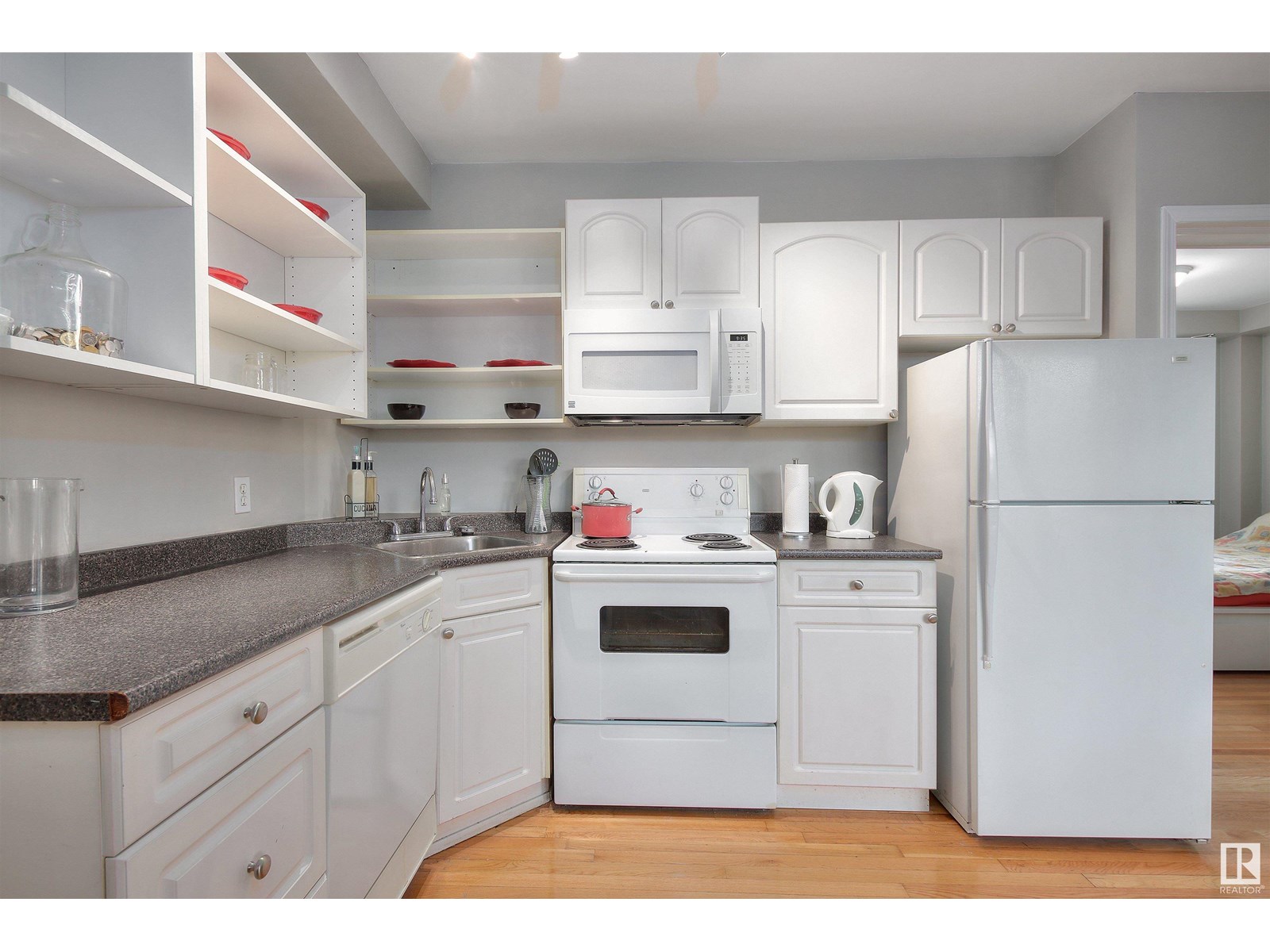 Photo 16 of 202 11025 Jasper Av Nw, Edmonton AB