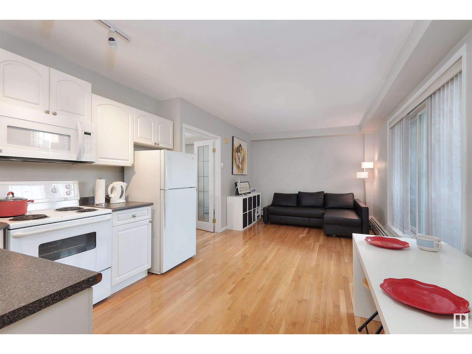 Photo 6 of 202 11025 Jasper Av Nw, Edmonton AB