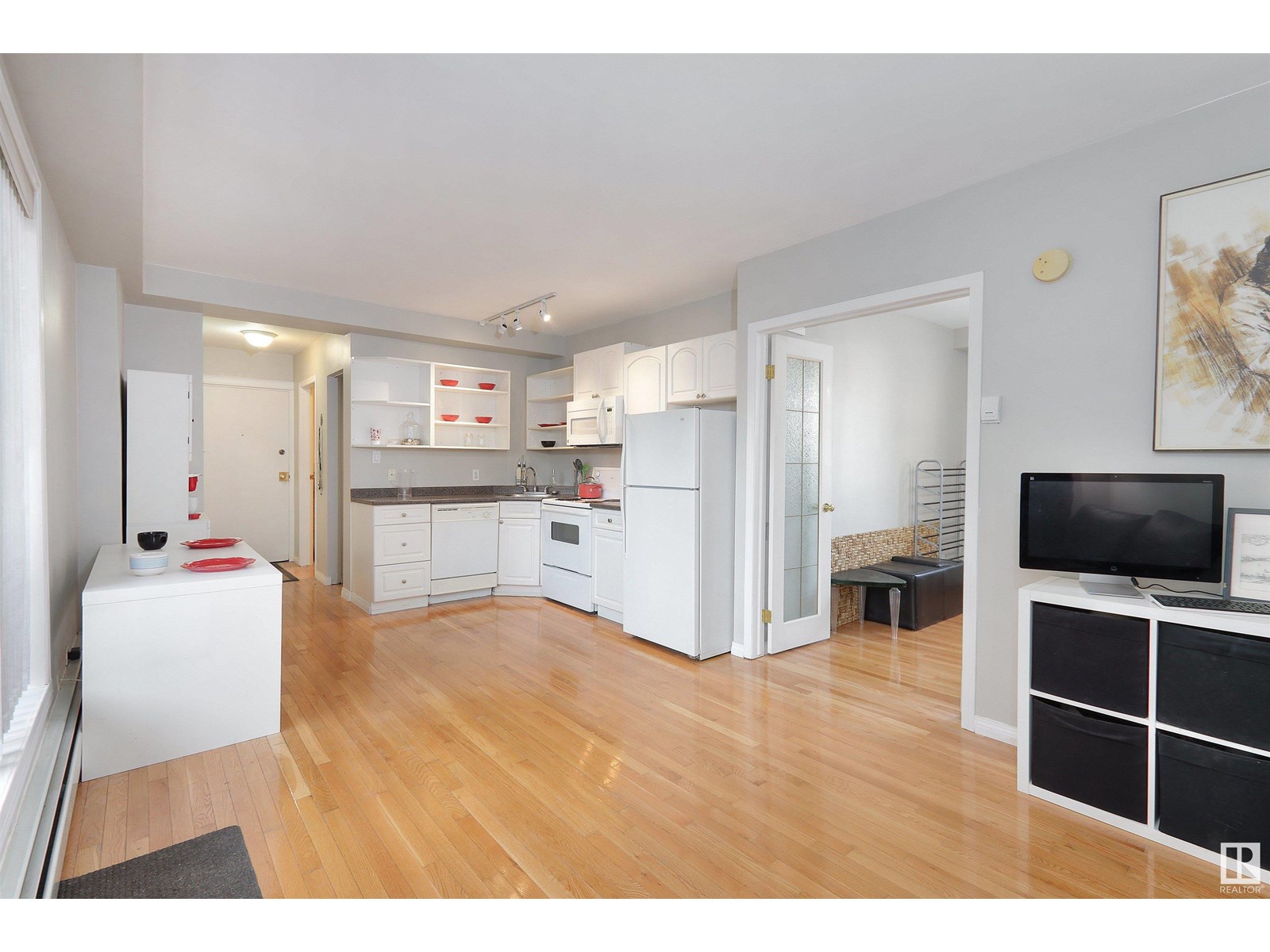 Photo 8 of 202 11025 Jasper Av Nw, Edmonton AB