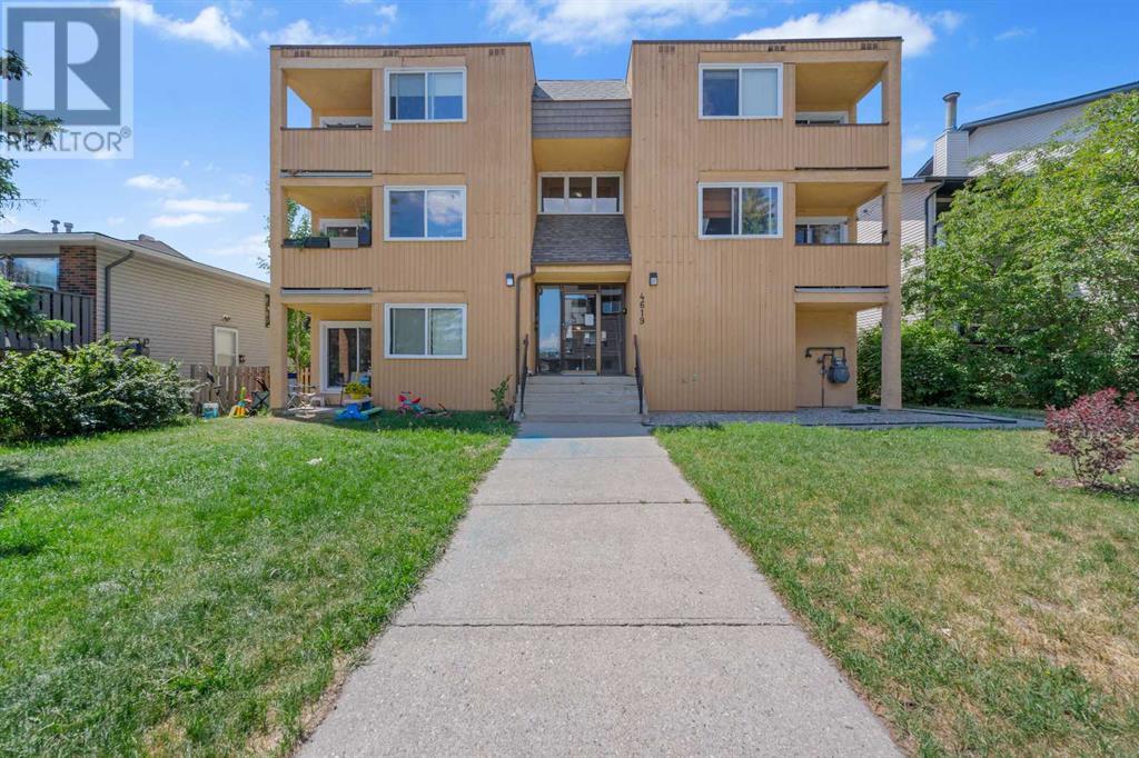 Single Family House for Sale in    Street NW Bowness Calgary 