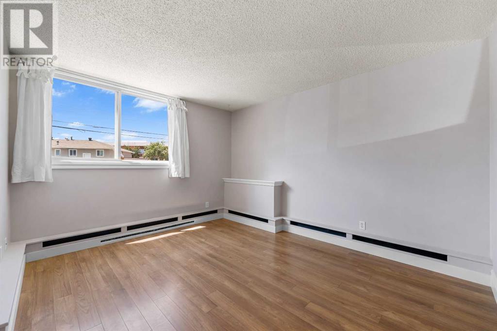 Single Family House for Sale in    Street NW Bowness Calgary 