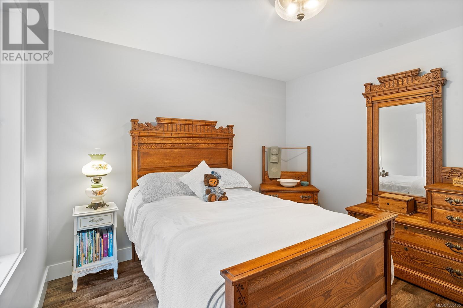 Photo 33 of 1065 Spider Lake Rd, Qualicum Beach BC