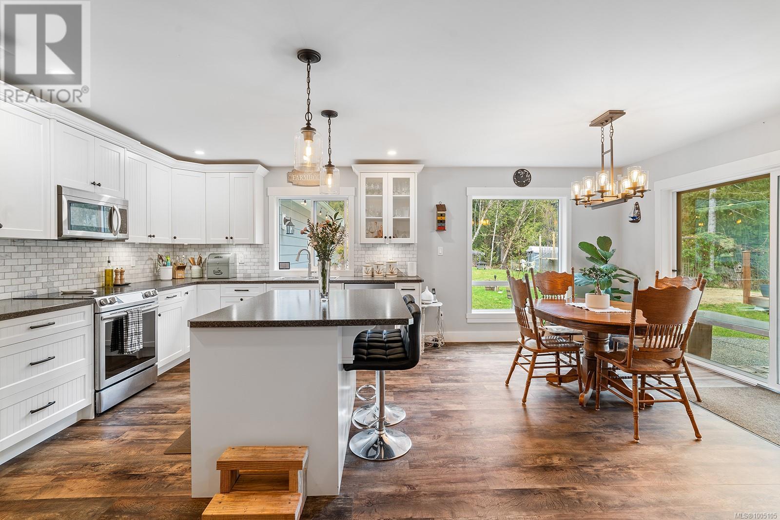 Photo 8 of 1065 Spider Lake Rd, Qualicum Beach BC