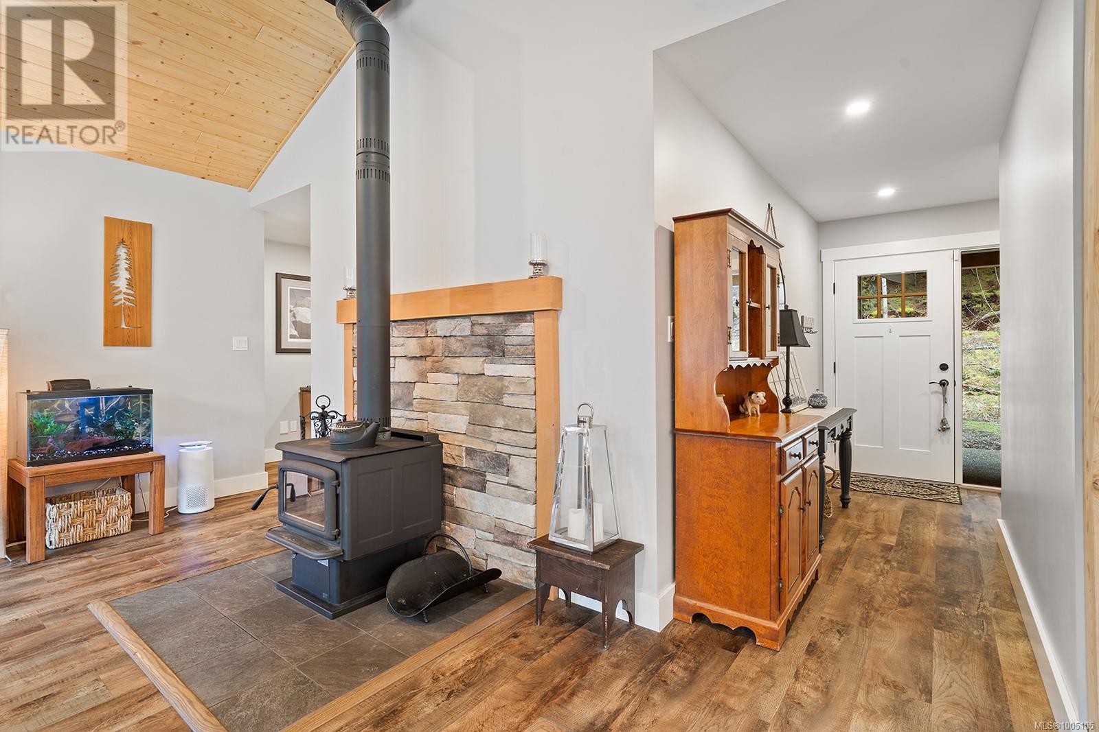 Photo 22 of 1065 Spider Lake Rd, Qualicum Beach BC