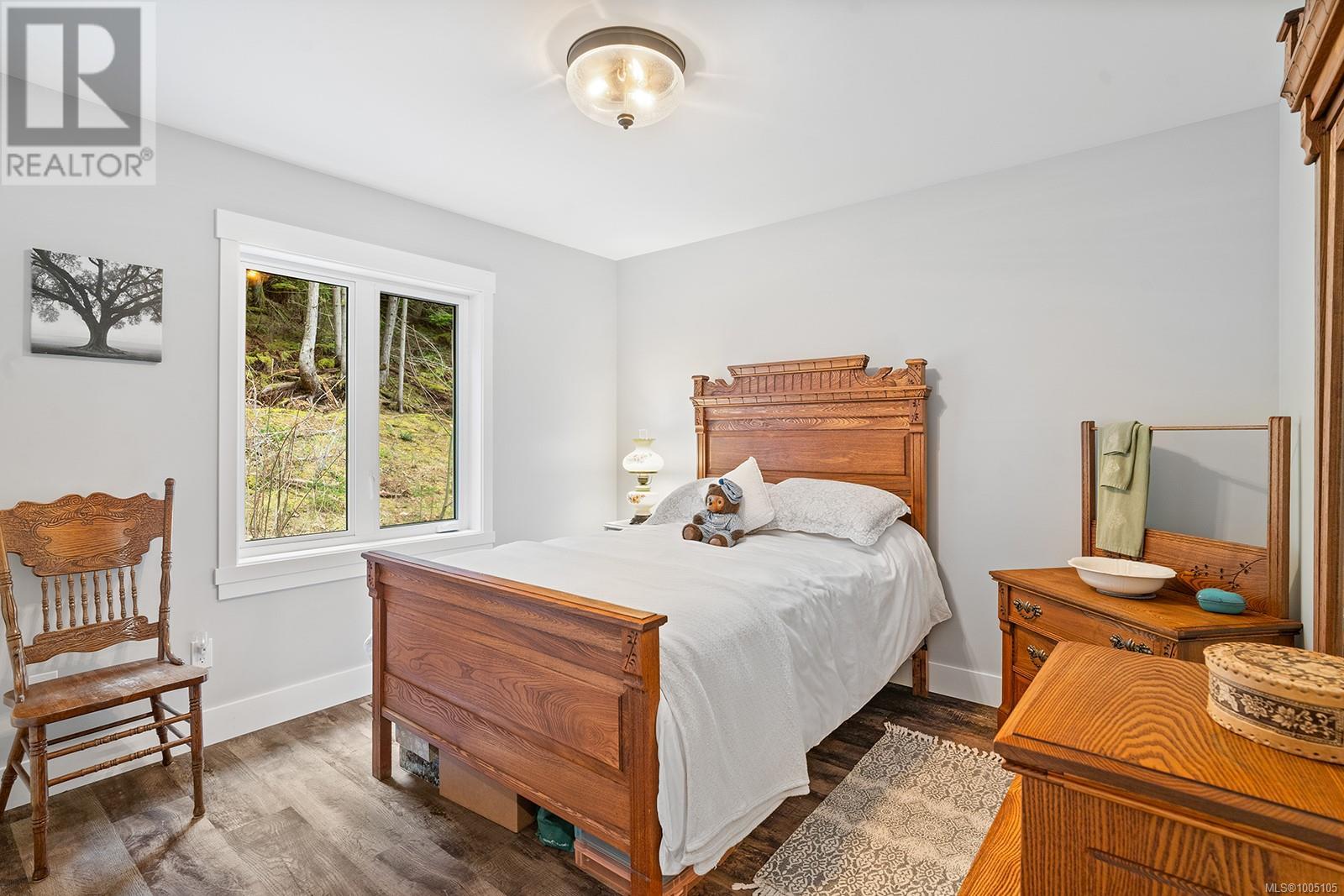 Photo 13 of 1065 Spider Lake Rd, Qualicum Beach BC