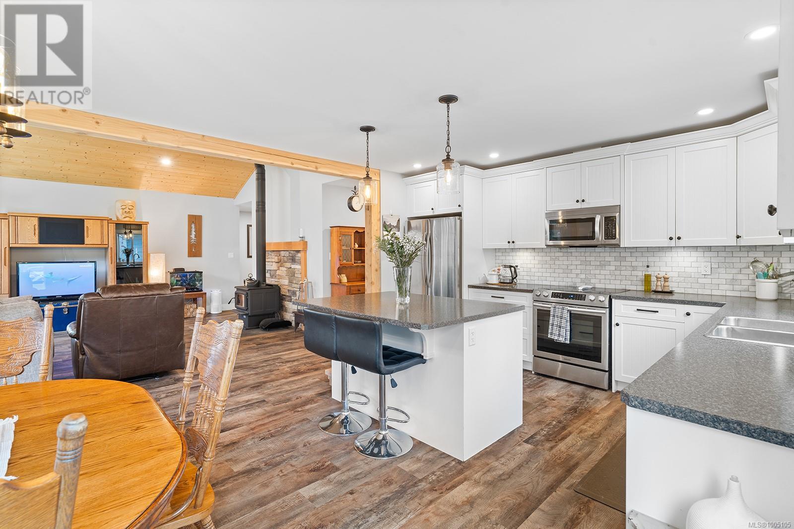 Photo 43 of 1065 Spider Lake Rd, Qualicum Beach BC