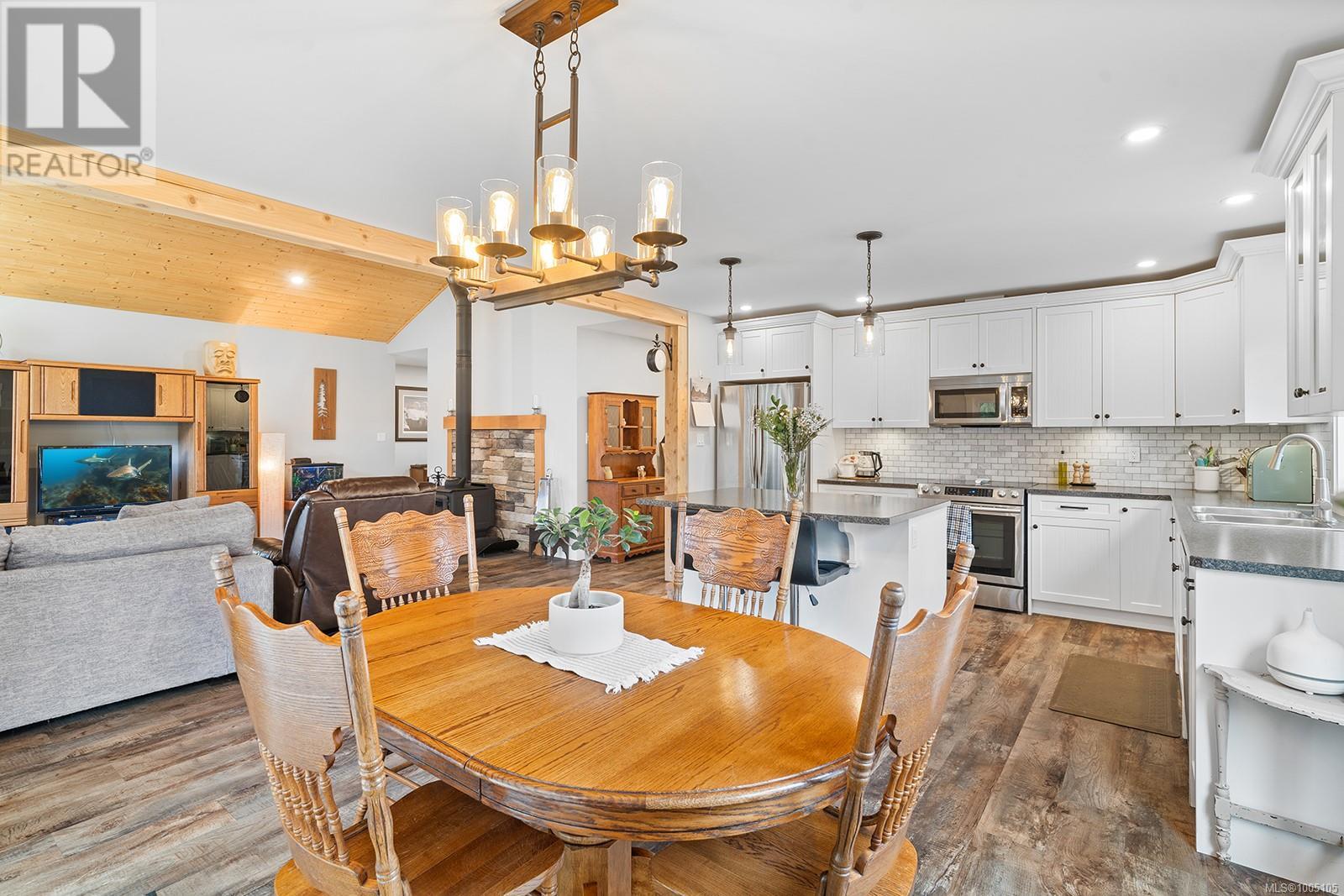 Photo 29 of 1065 Spider Lake Rd, Qualicum Beach BC