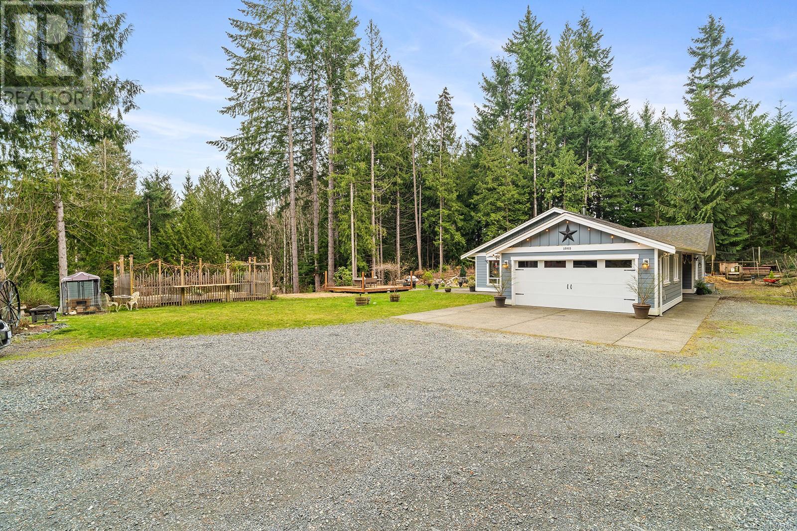 Photo 17 of 1065 Spider Lake Rd, Qualicum Beach BC