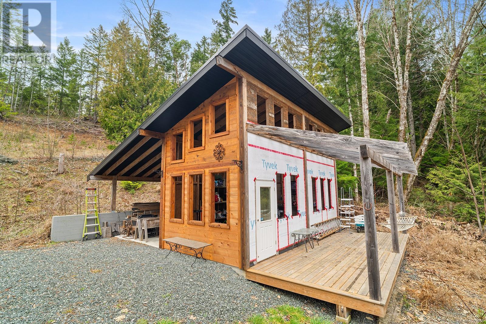 Photo 24 of 1065 Spider Lake Rd, Qualicum Beach BC