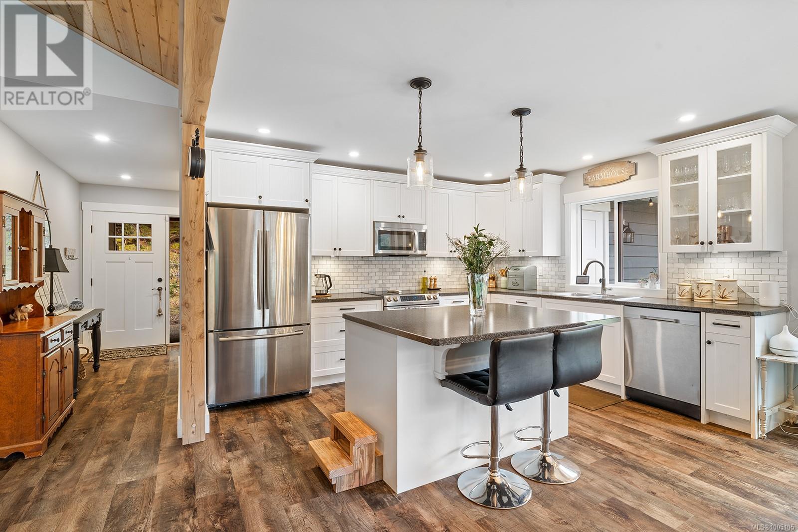 Photo 19 of 1065 Spider Lake Rd, Qualicum Beach BC