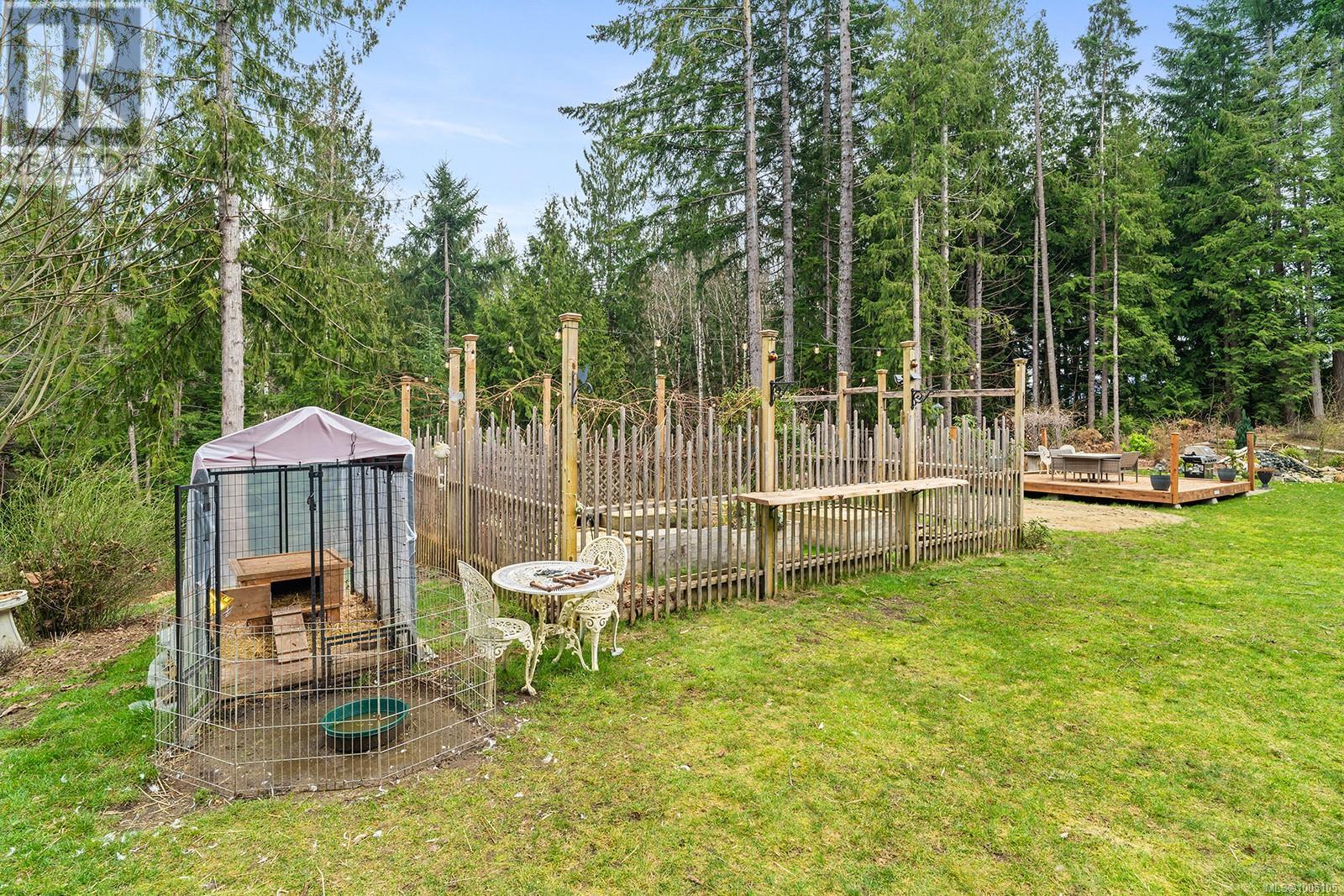 Photo 5 of 1065 Spider Lake Rd, Qualicum Beach BC