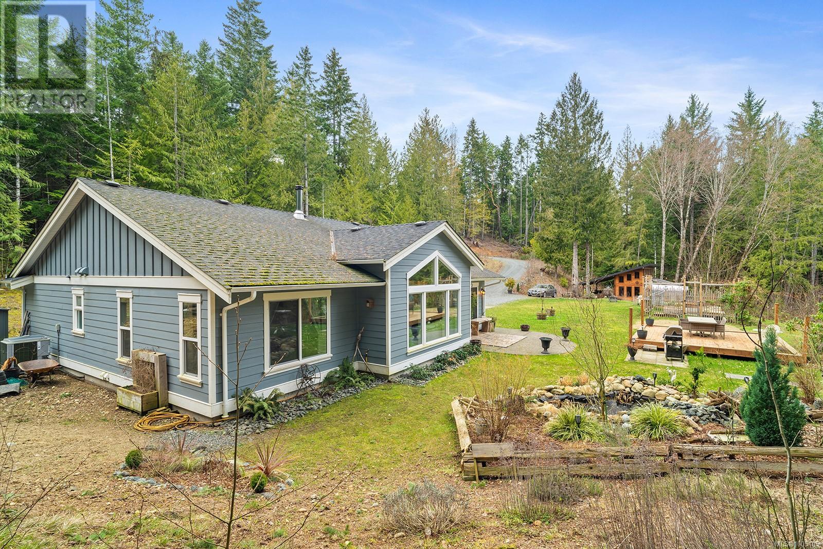Photo 31 of 1065 Spider Lake Rd, Qualicum Beach BC