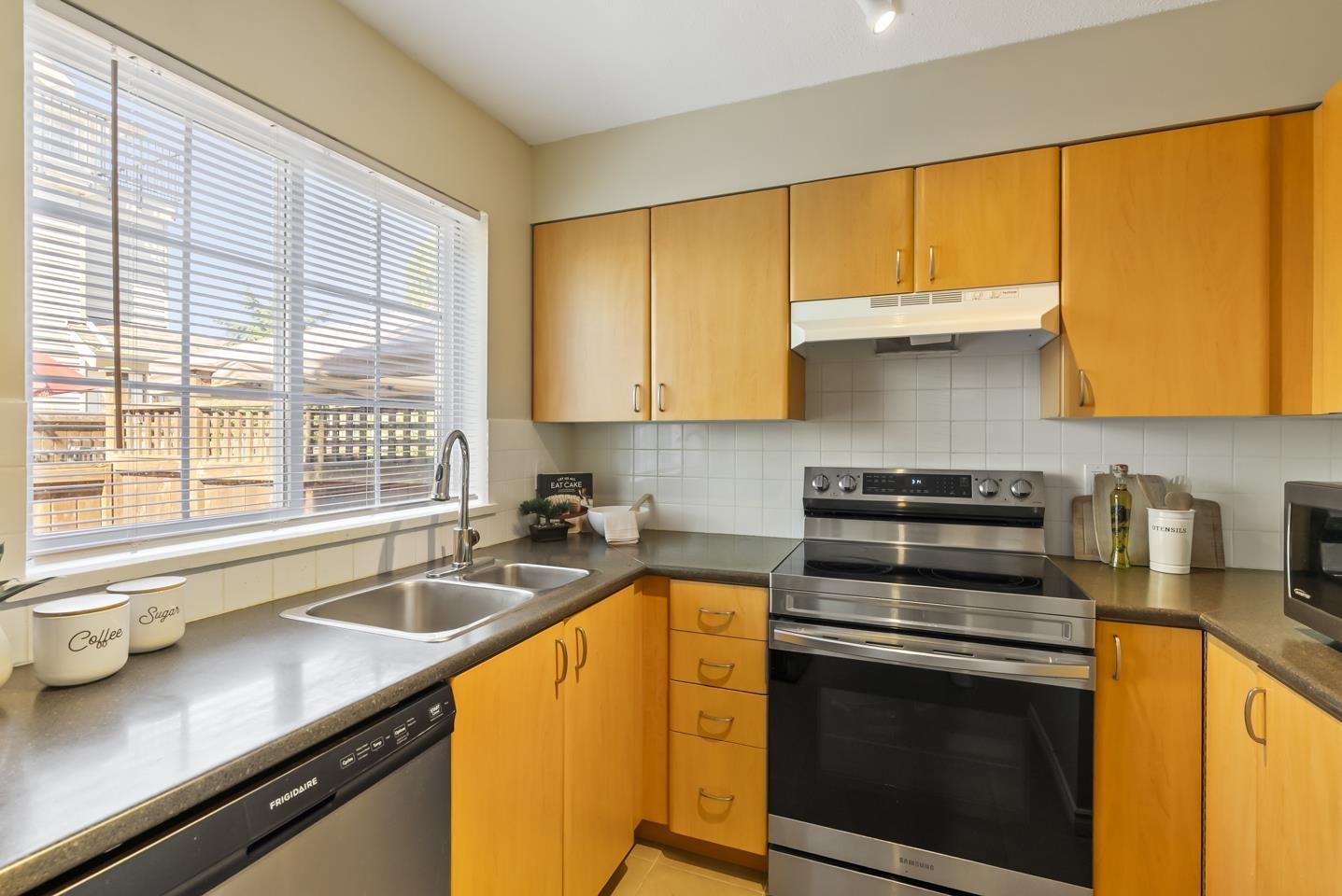 Photo 10 of 17 14855 100 Avenue, Surrey BC