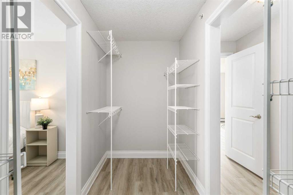 Single Family House Multi-level for Sale in   Tuscany Boulevard NW Tuscany Calgary 