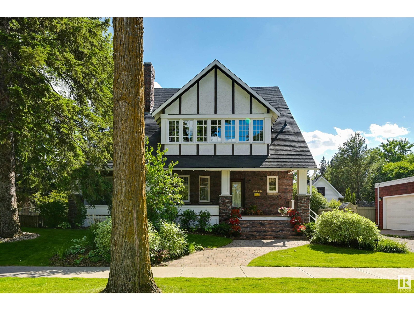 Photo 10 of 10226 Connaught Dr Nw, Edmonton AB