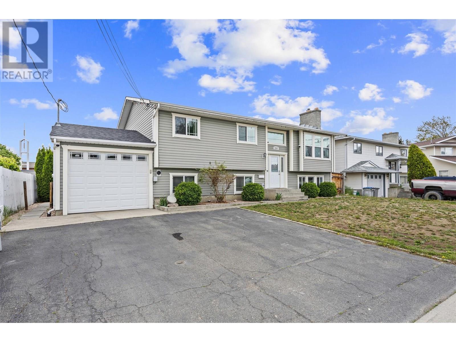 Photo 2 of 2203 Bossert Avenue, Kamloops BC