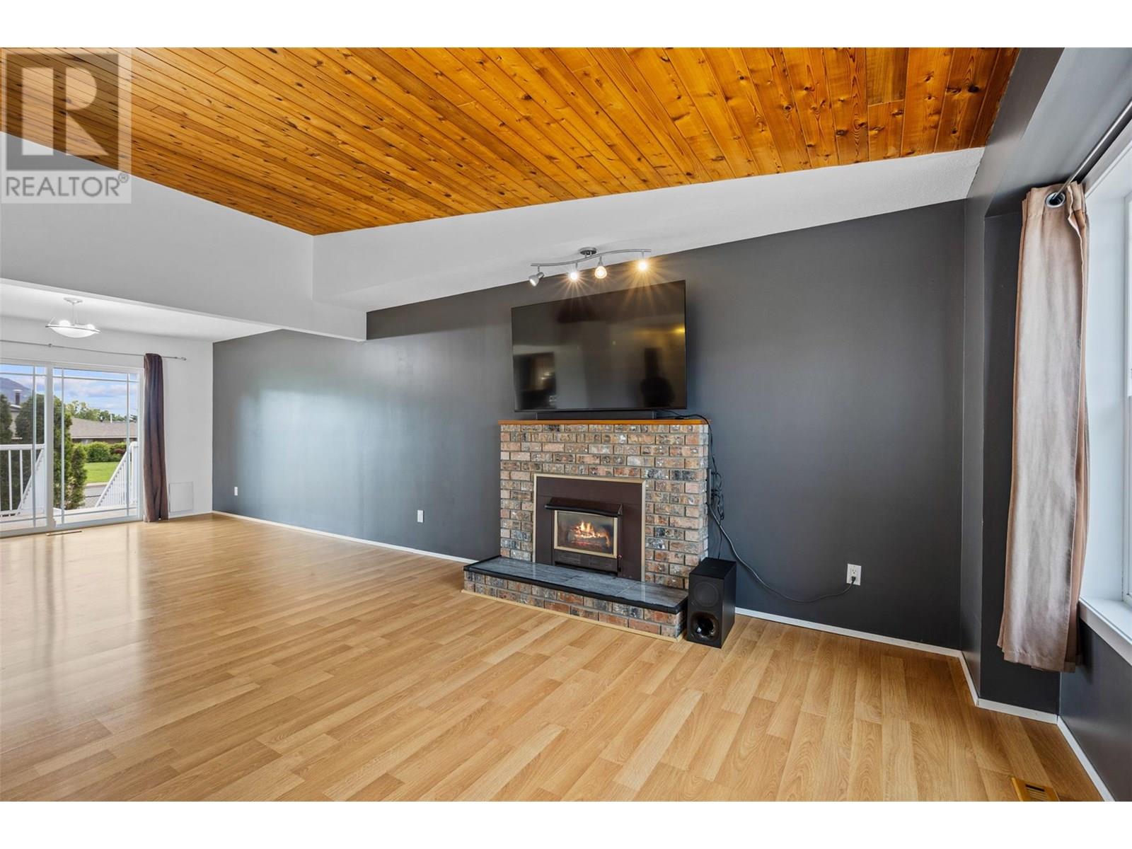Photo 9 of 2203 Bossert Avenue, Kamloops BC