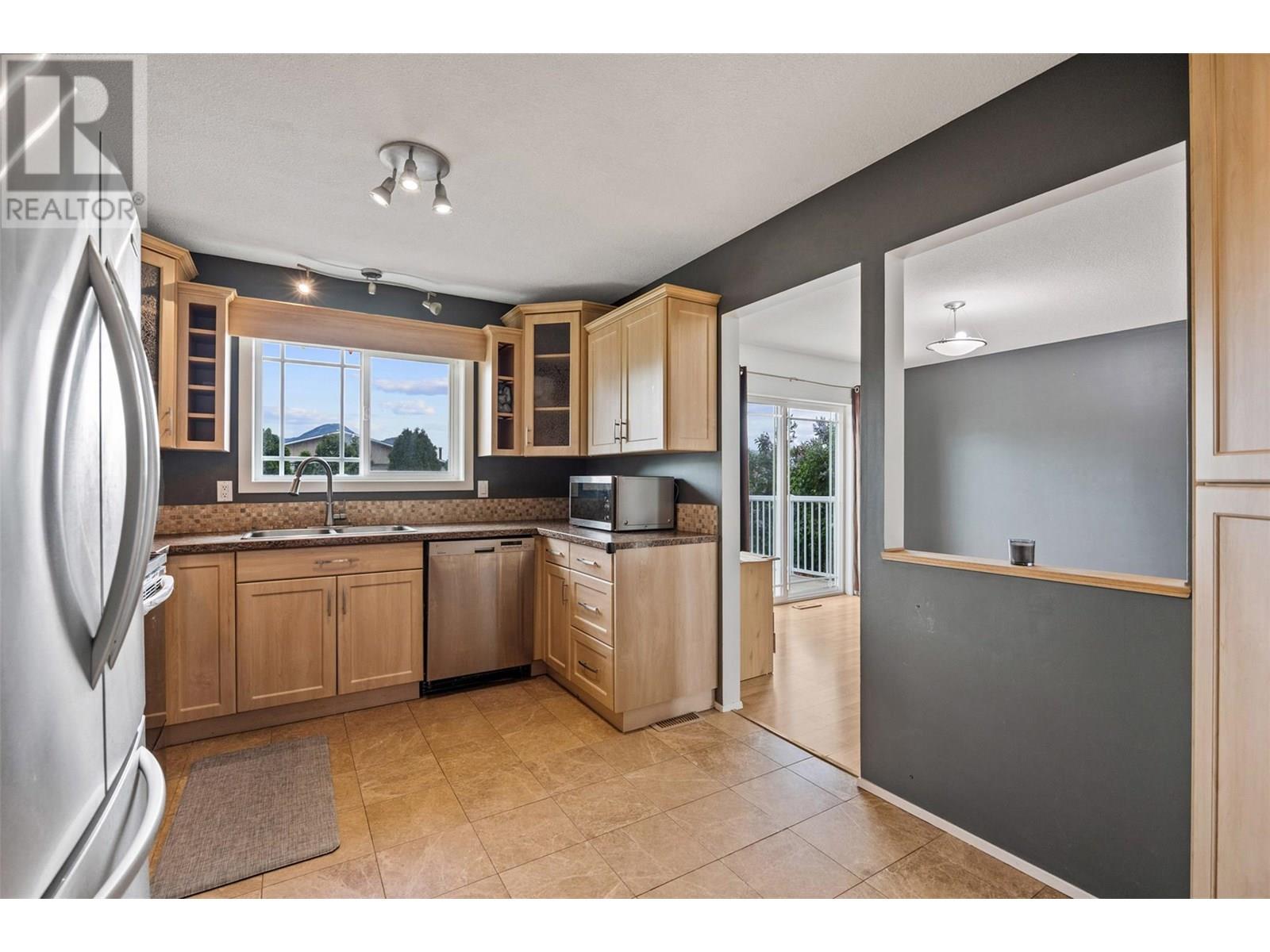 Photo 10 of 2203 Bossert Avenue, Kamloops BC