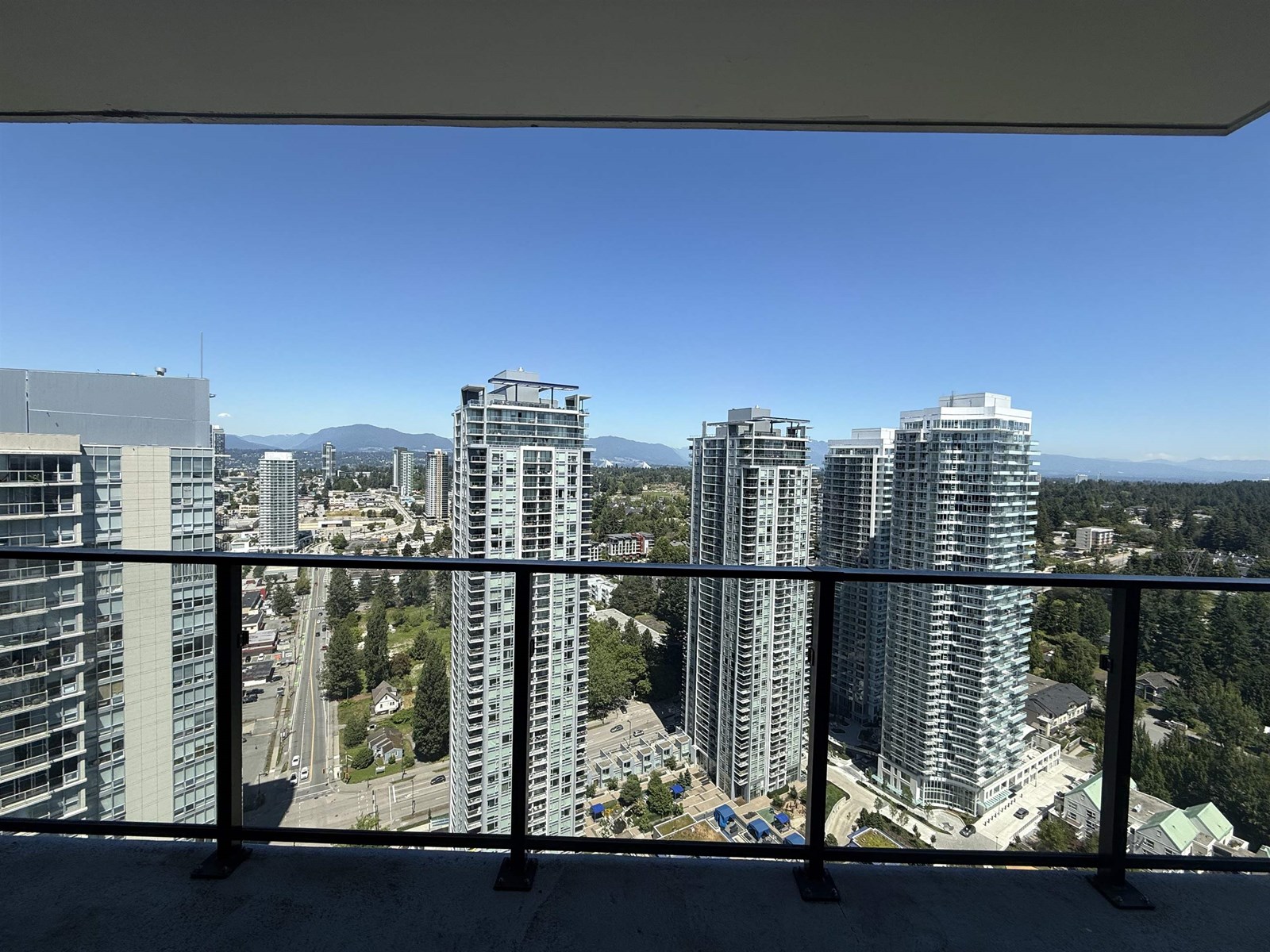 Photo 1 of 3507 9887 Whalley Boulevard, Surrey BC